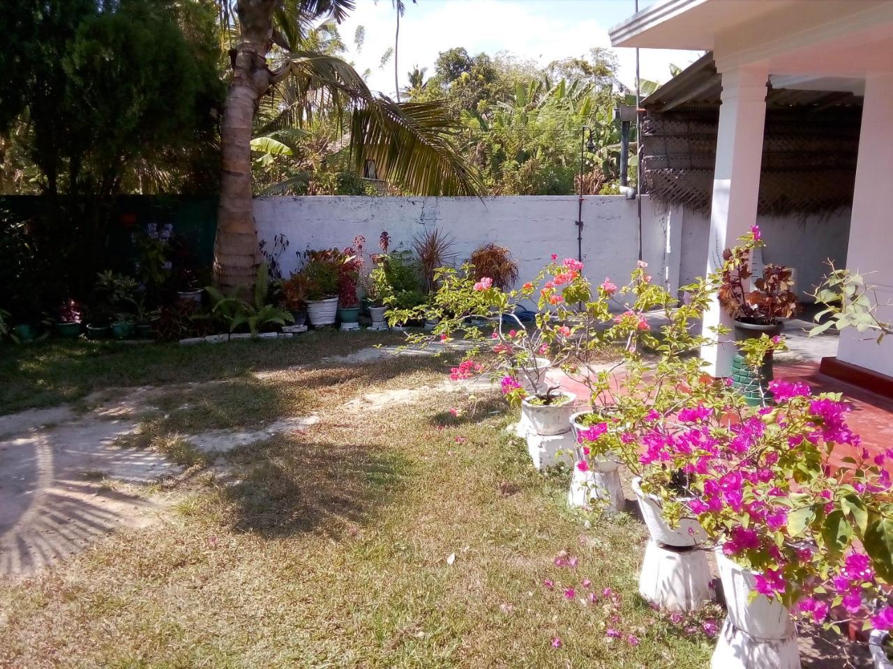 Ocean Edge Villa Midigama East Exterior foto